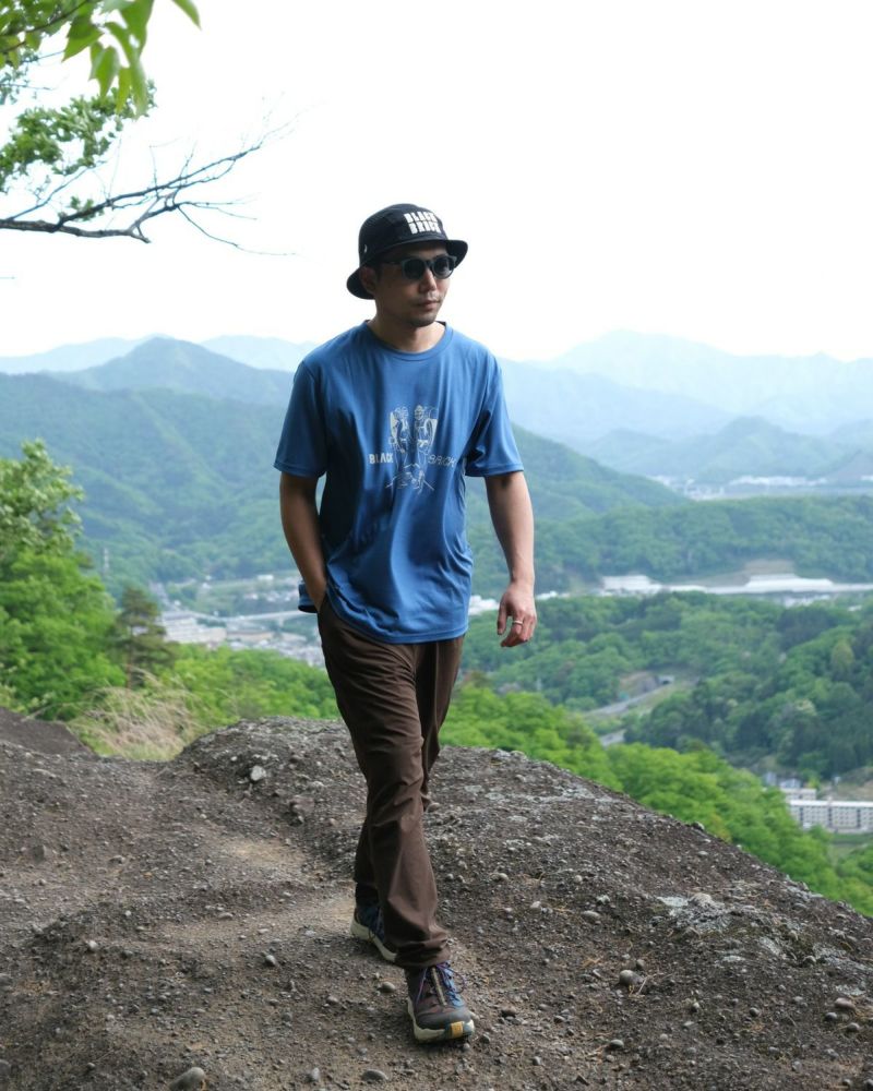 BLACK BRICK / 「Hiker」Print Hybrid Merino Tee｜ブラックブリックの